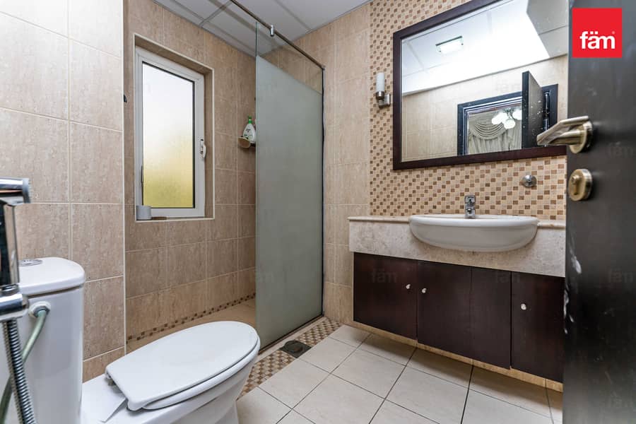 Corner | Well Maintained | Close To Park | Pool - Image 31