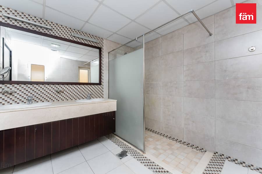 Corner | Well Maintained | Close To Park | Pool - Image 23