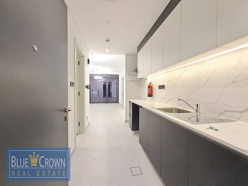 OPEN BRIGHT VIEW!!LAVISH STUDIO WITH STUDY ROOM - Image 8