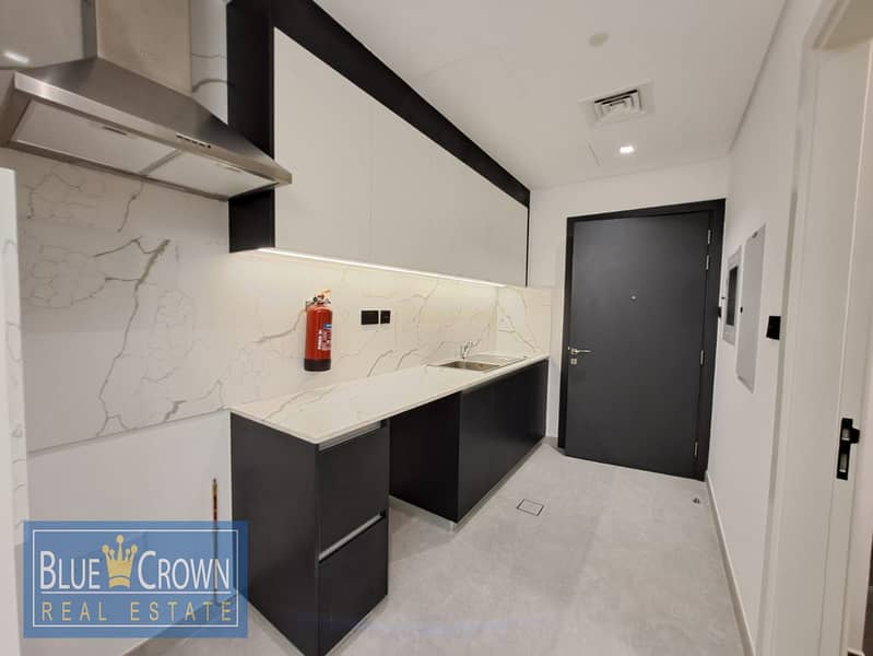 OPEN BRIGHT VIEW!!LAVISH STUDIO WITH STUDY ROOM - Image 9