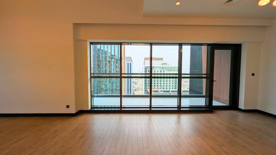 3 BHK + MAIDS |•| LUXURY BUILDING |•| MODERN FINISHING |•| HUGE SIZE LAYOUT |•| CLOSE TO METRO