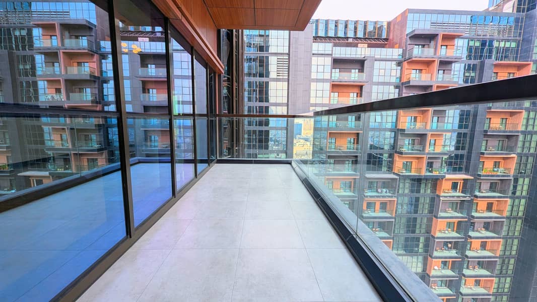 3 BHK + MAIDS |•| LUXURY BUILDING |•| MODERN FINISHING |•| HUGE SIZE LAYOUT |•| CLOSE TO METRO