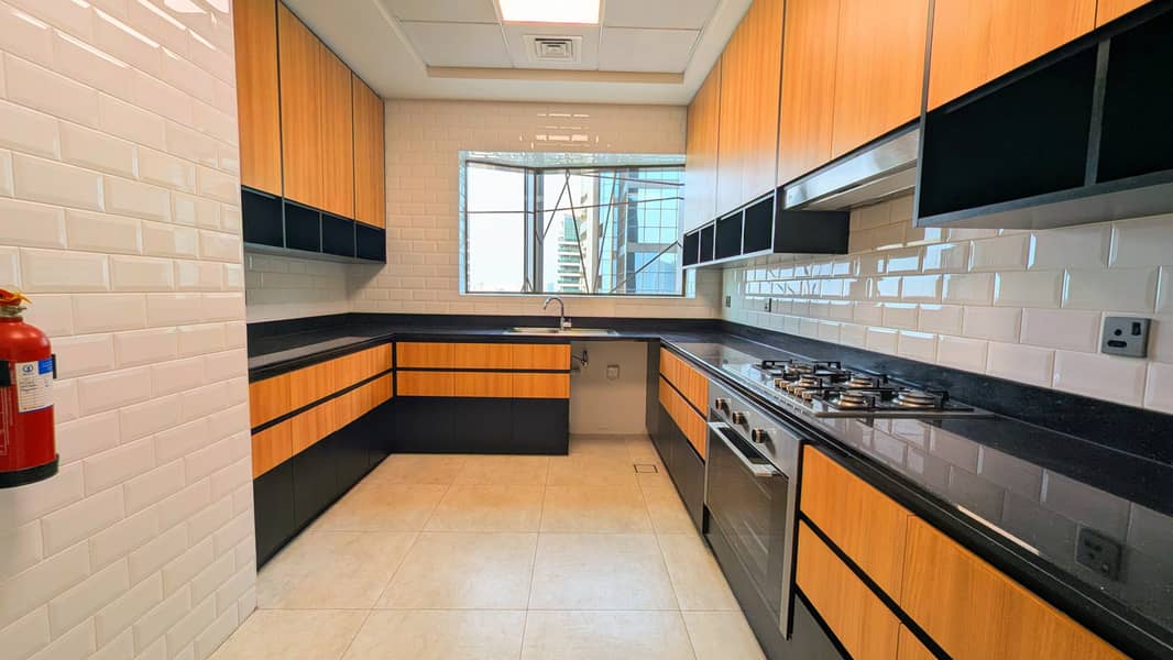 3 BHK + MAIDS |•| LUXURY BUILDING |•| MODERN FINISHING |•| HUGE SIZE LAYOUT |•| CLOSE TO METRO