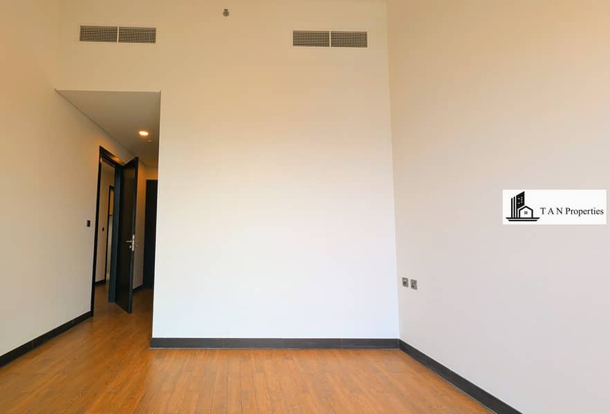 3 BHK + MAIDS |•| LUXURY BUILDING |•| MODERN FINISHING |•| HUGE SIZE LAYOUT |•| CLOSE TO METRO - Image 13