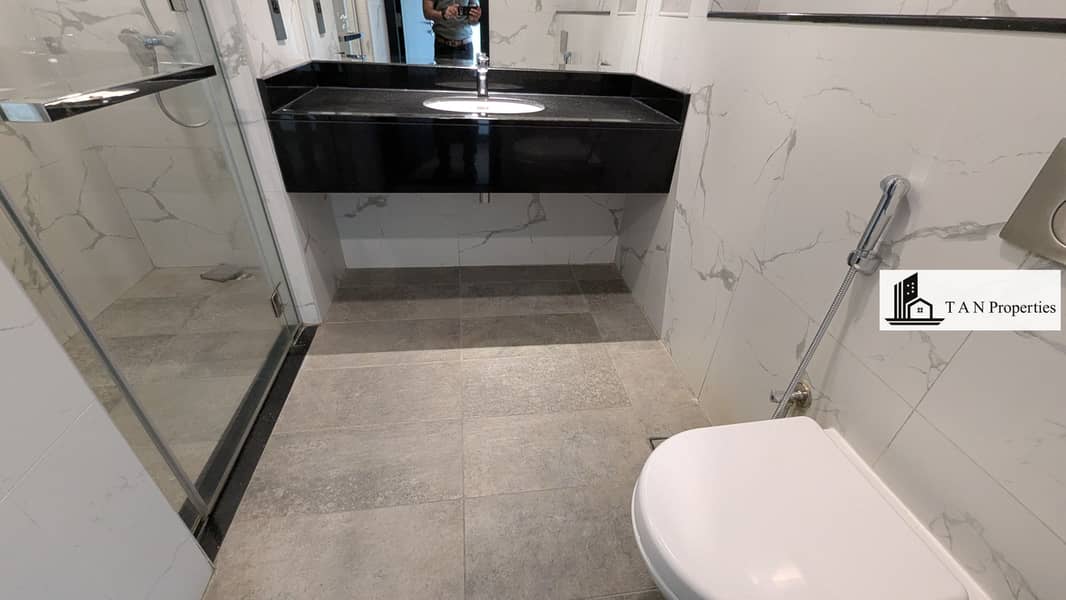 3 BHK + MAIDS |•| LUXURY BUILDING |•| MODERN FINISHING |•| HUGE SIZE LAYOUT |•| CLOSE TO METRO - Image 16