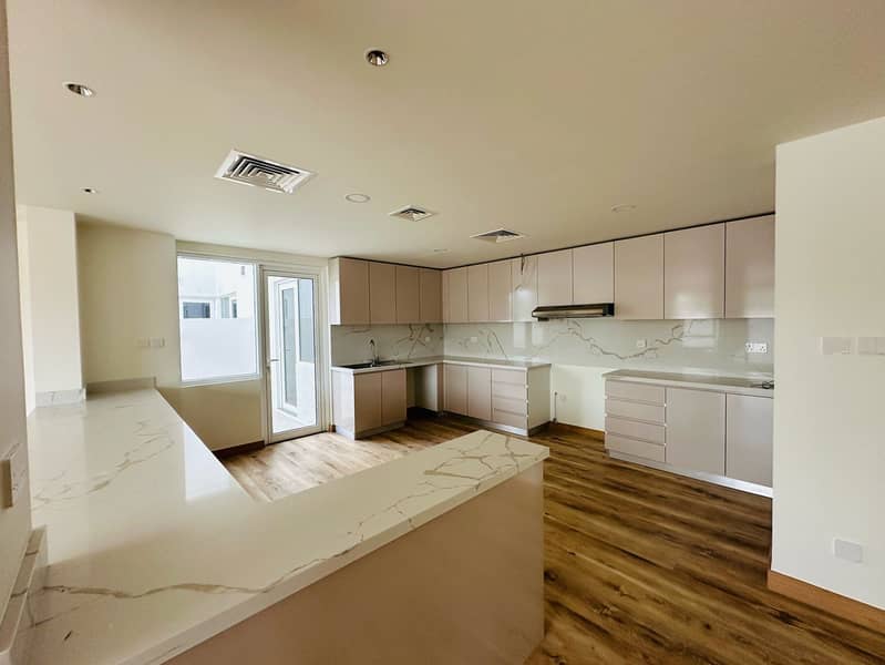 Premium quality |5 bedroom compound villa | shared pool and gym - Image 6