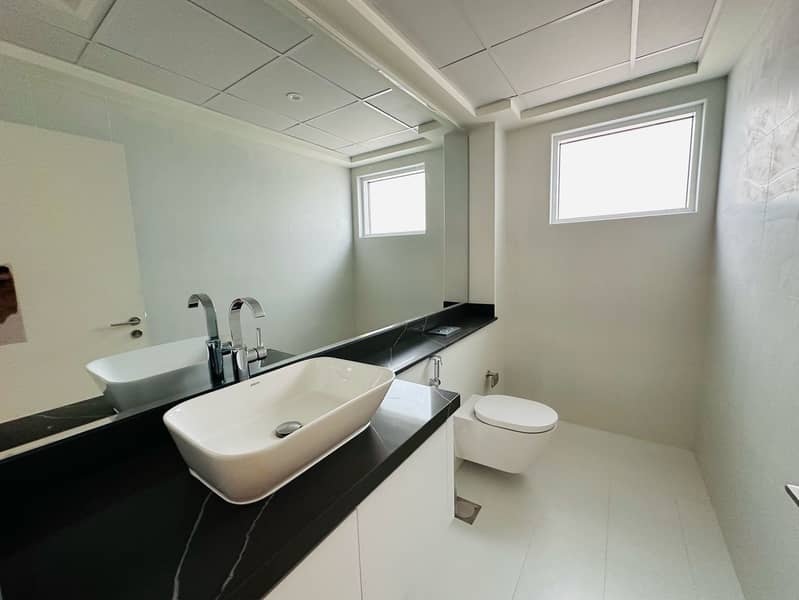 Premium quality |5 bedroom compound villa | shared pool and gym - Image 10