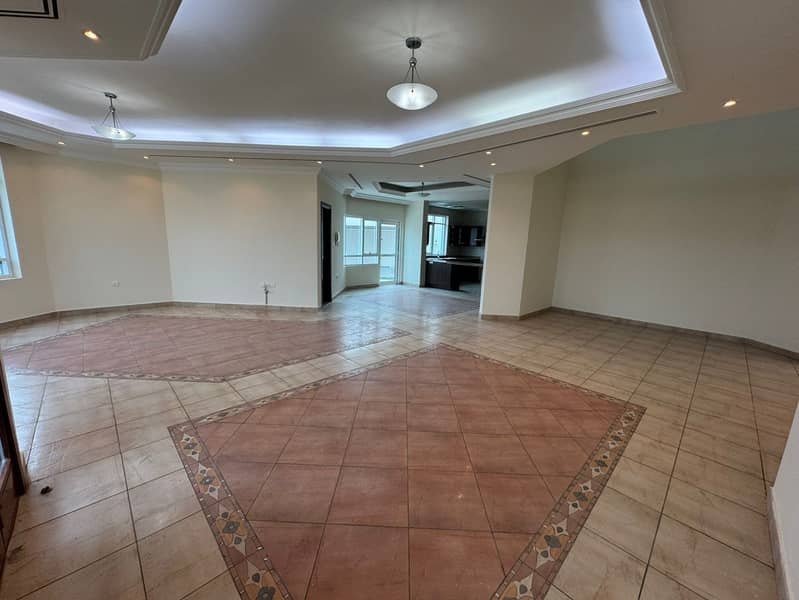 7 bedroom villa + Maid’s room |Spacious | In perfect condition