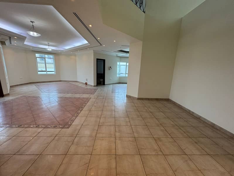 7 bedroom villa + Maid’s room |Spacious | In perfect condition