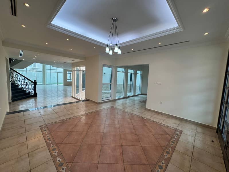 7 bedroom villa + Maid’s room |Spacious | In perfect condition - Image 6