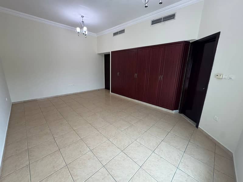 7 bedroom villa + Maid’s room |Spacious | In perfect condition - Image 8