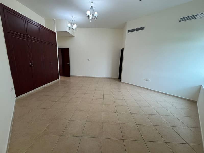 7 bedroom villa + Maid’s room |Spacious | In perfect condition - Image 9