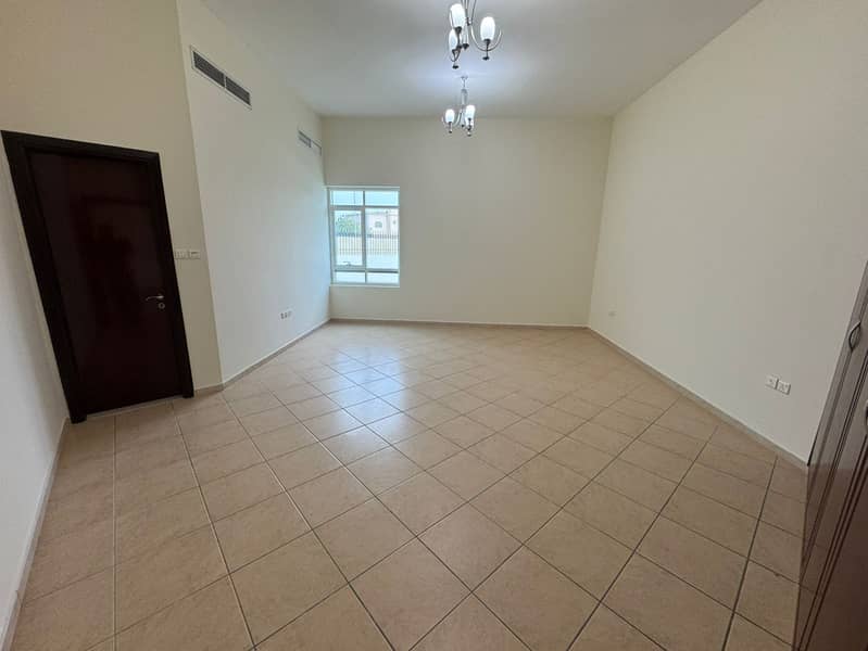 7 bedroom villa + Maid’s room |Spacious | In perfect condition - Image 10