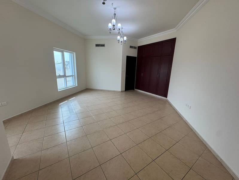 7 bedroom villa + Maid’s room |Spacious | In perfect condition - Image 13