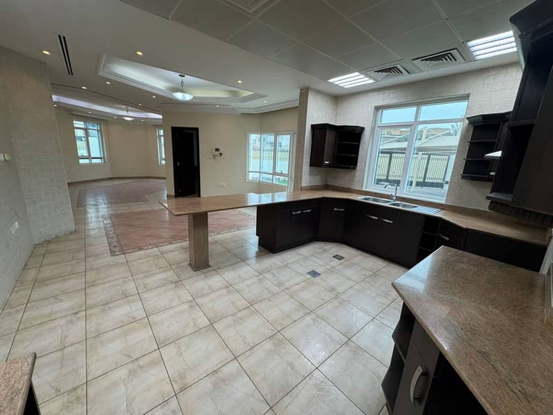 7 bedroom villa + Maid’s room |Spacious | In perfect condition - Image 22