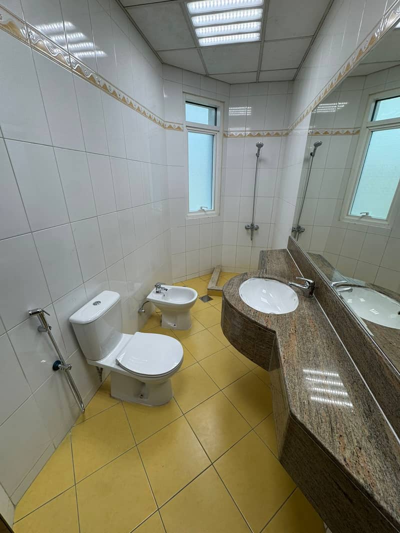 7 bedroom villa + Maid’s room |Spacious | In perfect condition - Image 27