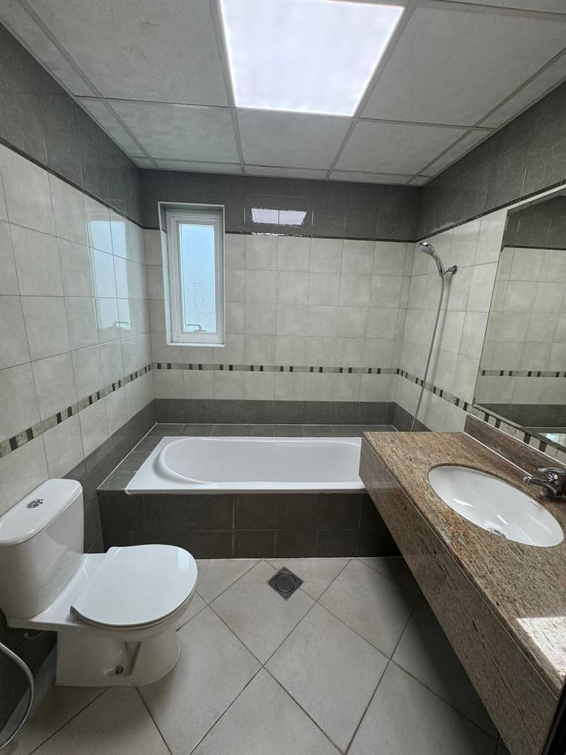 7 bedroom villa + Maid’s room |Spacious | In perfect condition - Image 29