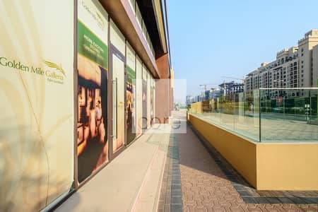 Shell and core office positioned on low floor Shell and core office positioned on low floor