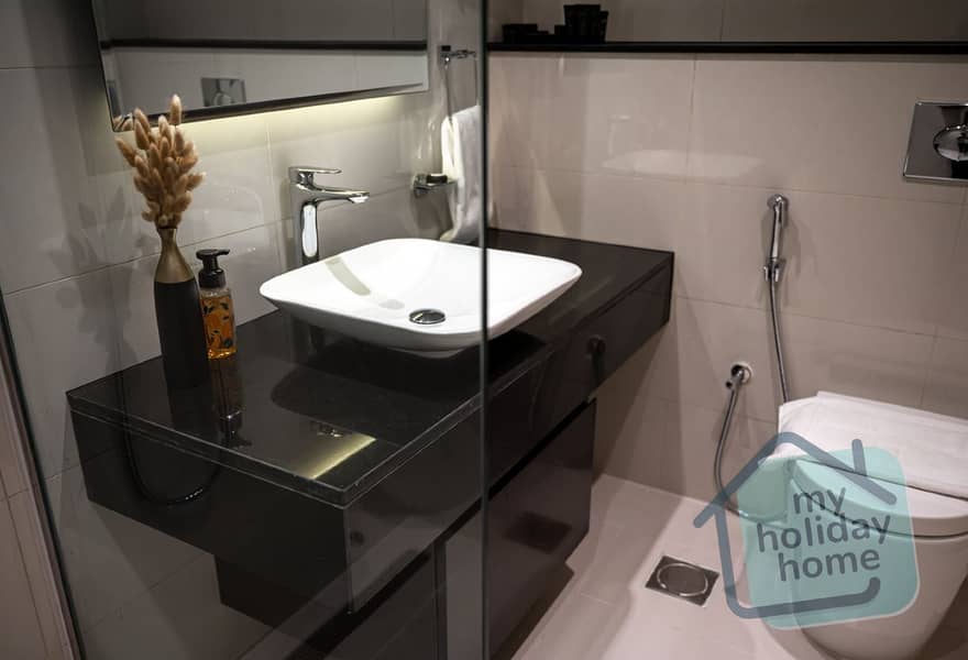 Beautiful 1 BR Canal View | Spacious | High floor - Image 14