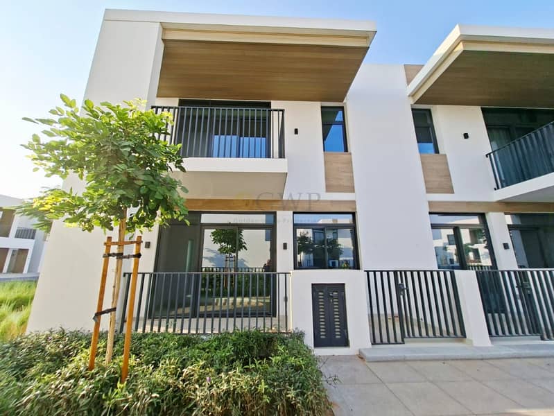 Brand New | Corner | On The Park| Single Row