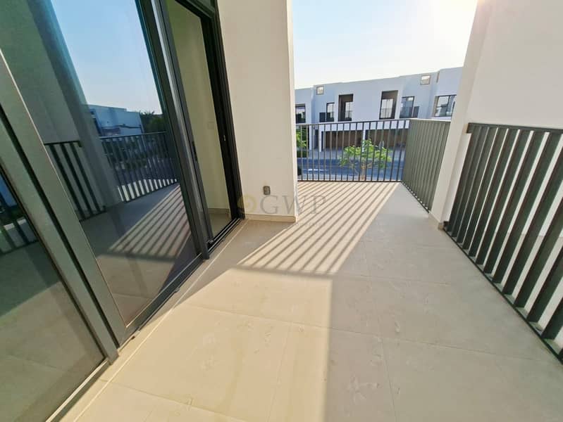 Brand New | Corner | On The Park| Single Row - Image 7