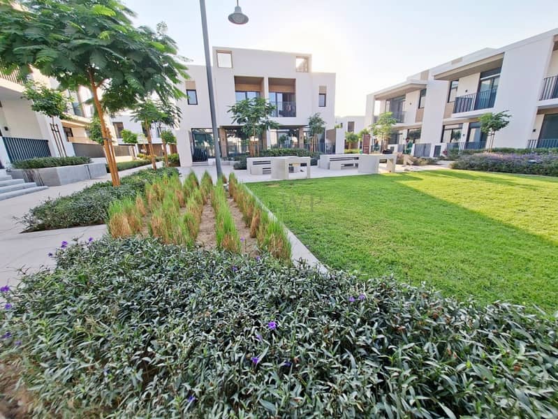 Brand New | Corner | On The Park| Single Row - Image 15