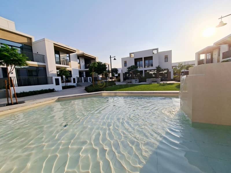 Brand New | Corner | On The Park| Single Row - Image 20