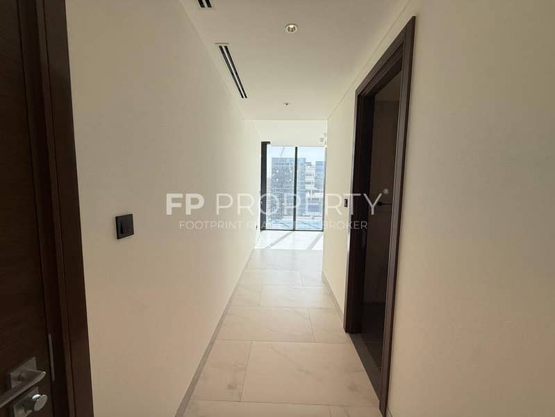 Spacious | 3 BHK Luxury Apartment | Vacant - Image 6