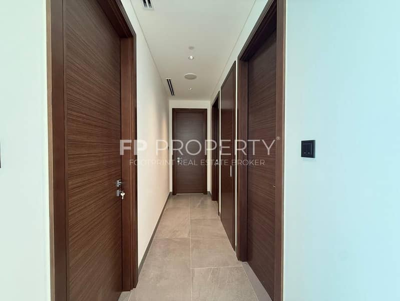 Spacious | 3 BHK Luxury Apartment | Vacant - Image 7