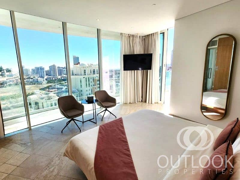 Urgent Sale I Luxury Penthouse with Pool I Vacant