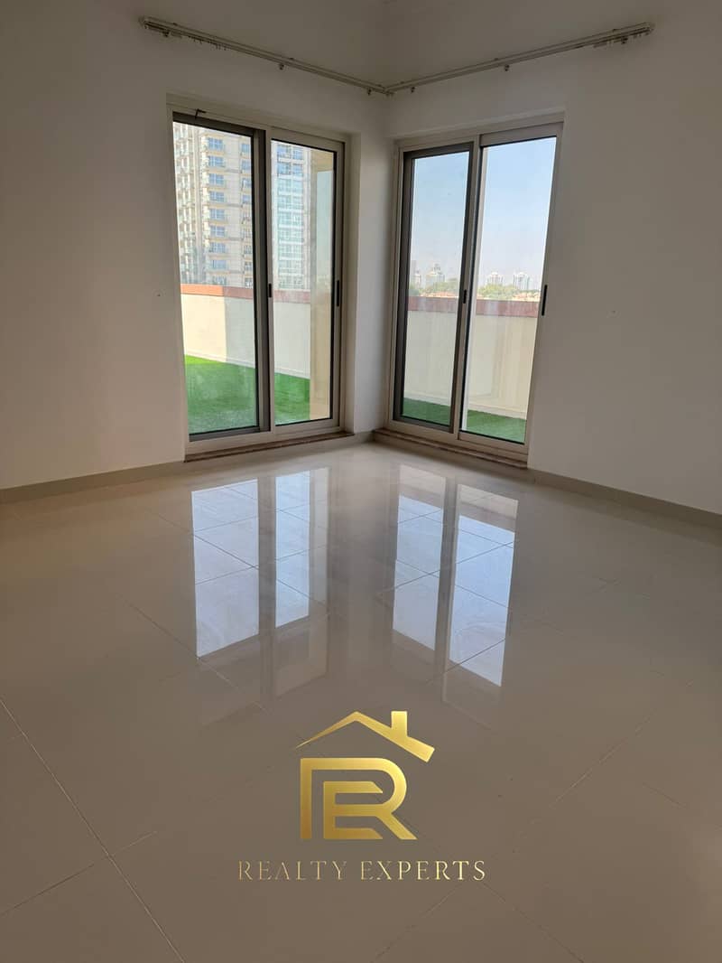Unfurnished 2 Bedroom Apartment in Spanish Building, Dubai Sports City