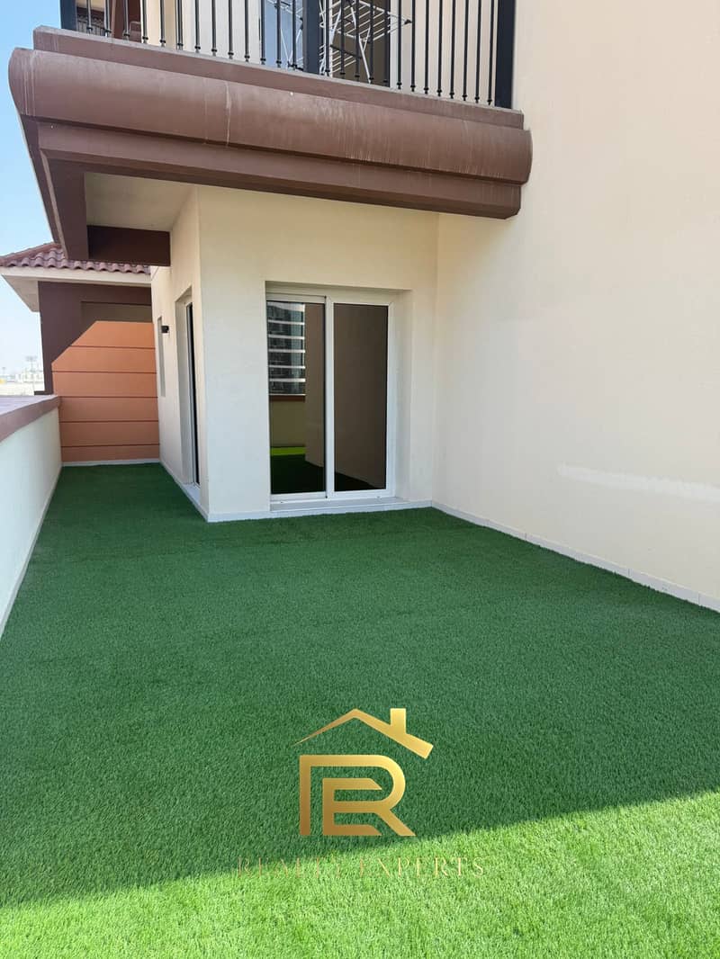 Unfurnished 2 Bedroom Apartment in Spanish Building, Dubai Sports City