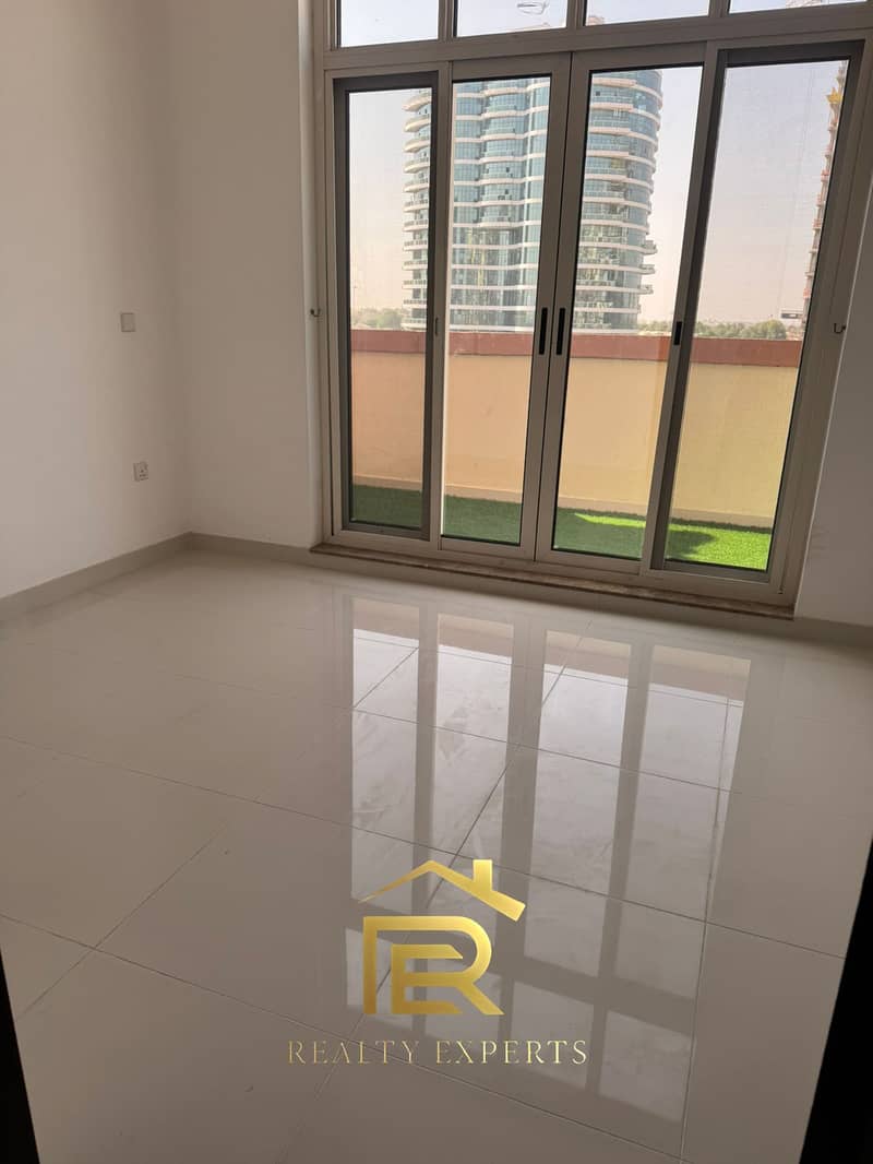 Unfurnished 2 Bedroom Apartment in Spanish Building, Dubai Sports City