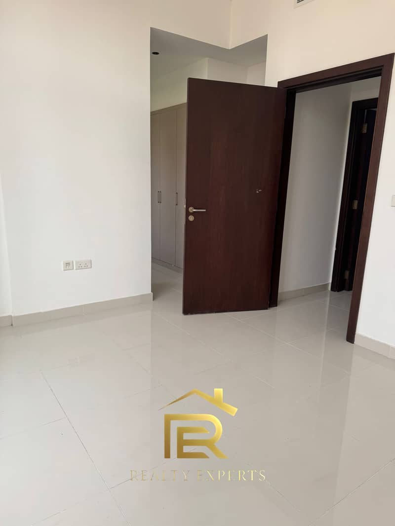 Unfurnished 2 Bedroom Apartment in Spanish Building, Dubai Sports City - Image 6