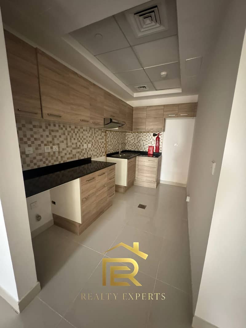 Unfurnished 2 Bedroom Apartment in Spanish Building, Dubai Sports City - Image 7