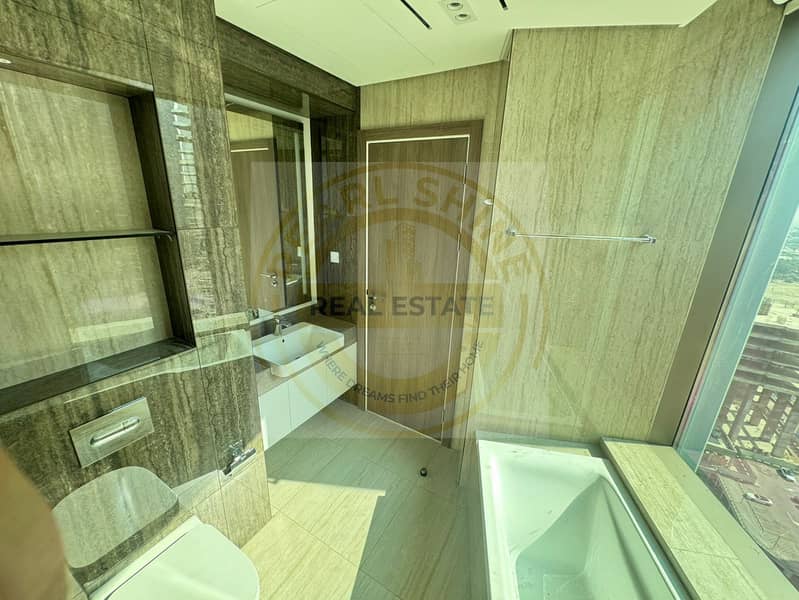 Prime Location | Luxury Living | Full Lake View - Image 8