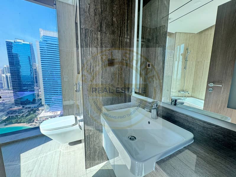 Prime Location | Luxury Living | Full Lake View - Image 9