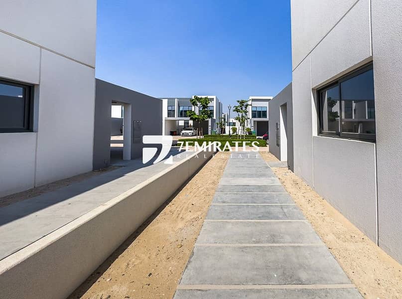 Single Row | Ready To Move In | 4BR Unfurnished - Image 33