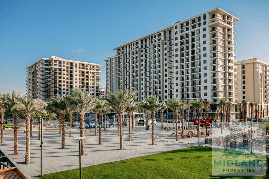 Spacious 1BR + Hall, Park Views, Prime Corner Unit – Town Square