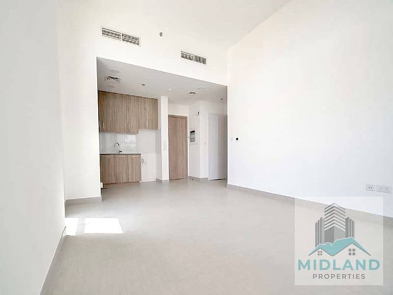 Spacious 1BR + Hall, Park Views, Prime Corner Unit – Town Square