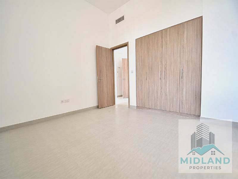 Spacious 1BR + Hall, Park Views, Prime Corner Unit – Town Square