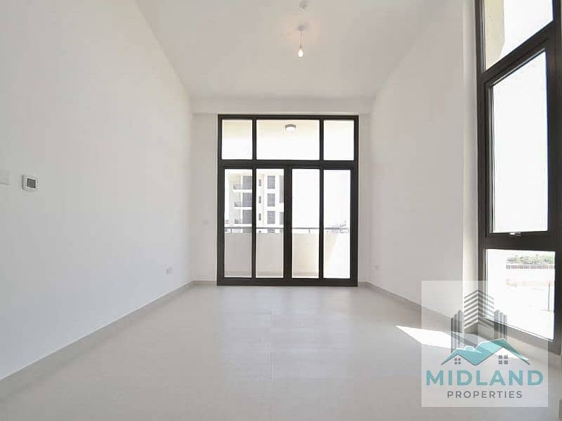 Spacious 1BR + Hall, Park Views, Prime Corner Unit – Town Square - Image 8