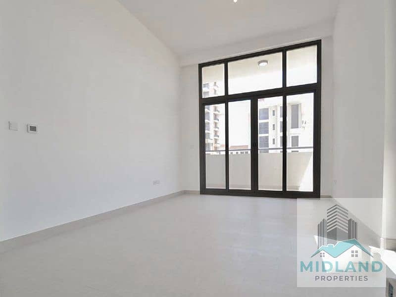Spacious 1BR + Hall, Park Views, Prime Corner Unit – Town Square - Image 9