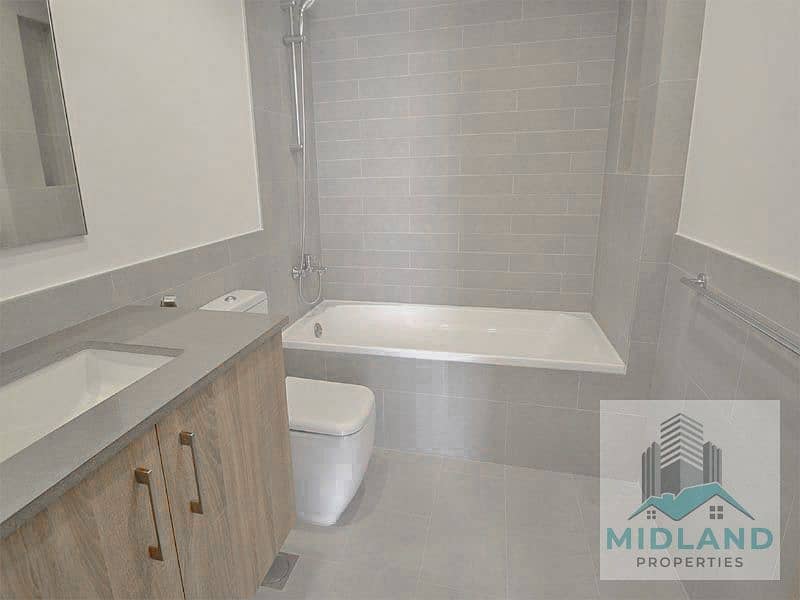 Spacious 1BR + Hall, Park Views, Prime Corner Unit – Town Square - Image 11