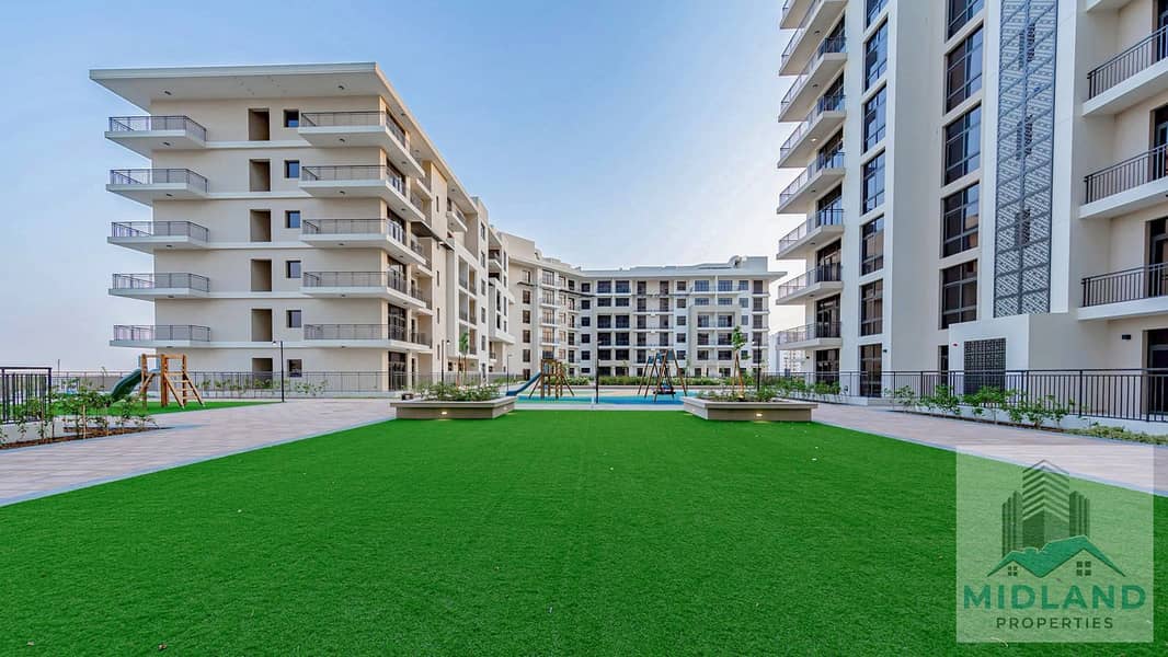 Spacious 1BR + Hall, Park Views, Prime Corner Unit – Town Square - Image 13