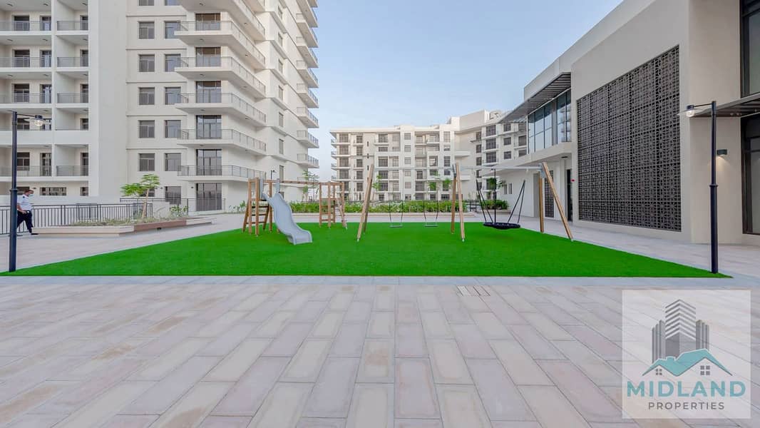 Spacious 1BR + Hall, Park Views, Prime Corner Unit – Town Square - Image 14