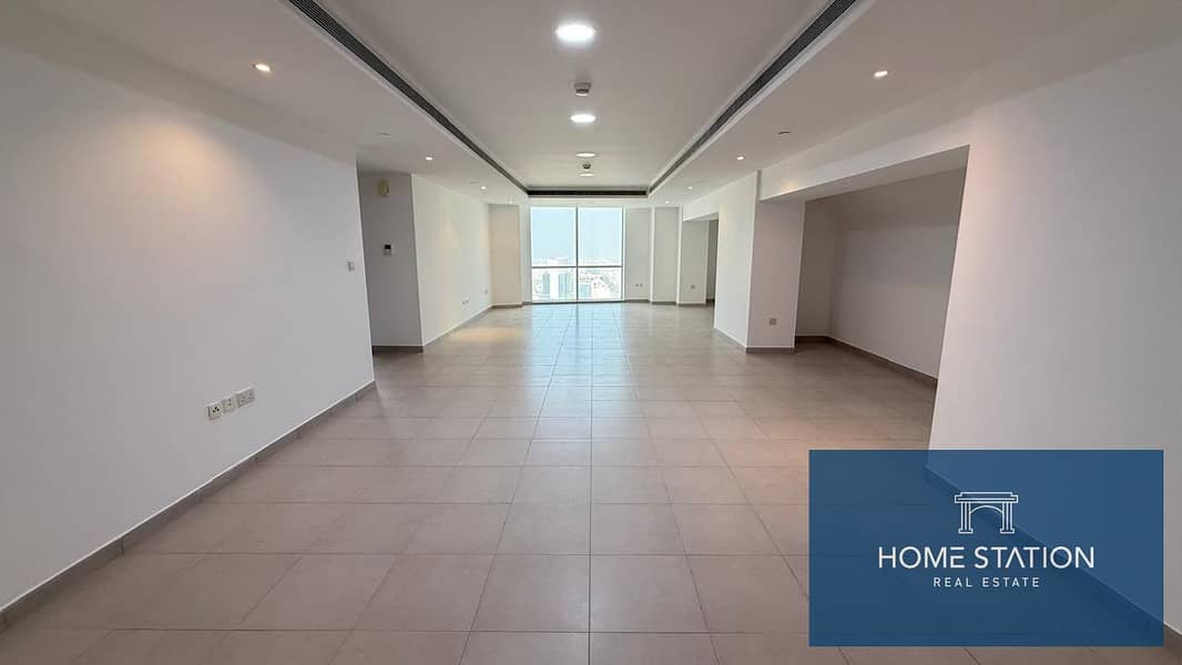 “Spacious Top-Floor Apartment • Chiller-Free • Laundry Area • Incredible Views”