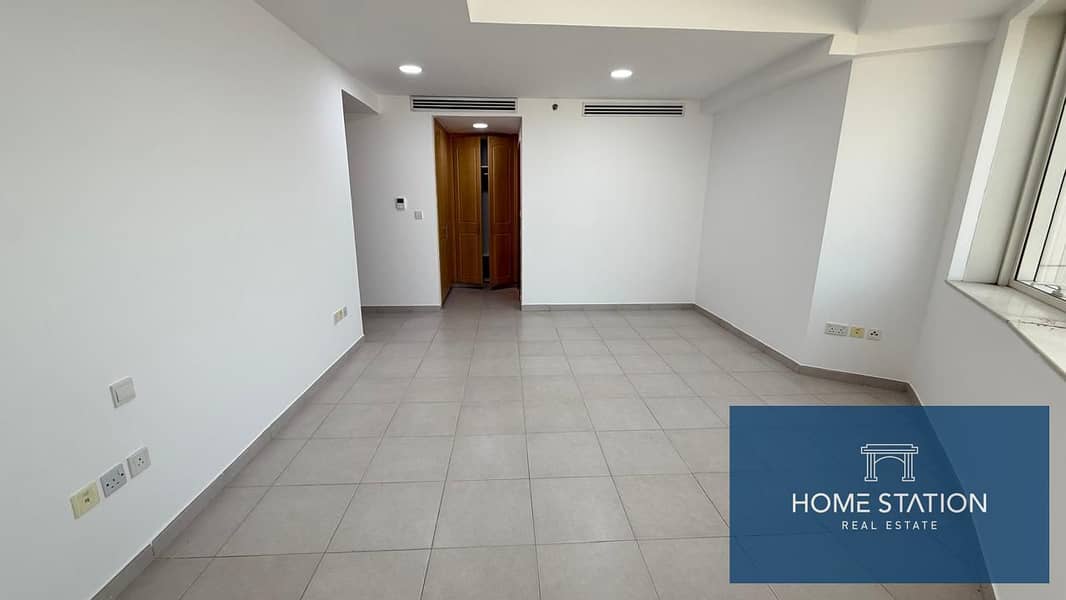 “Spacious Top-Floor Apartment • Chiller-Free • Laundry Area • Incredible Views” - Image 11