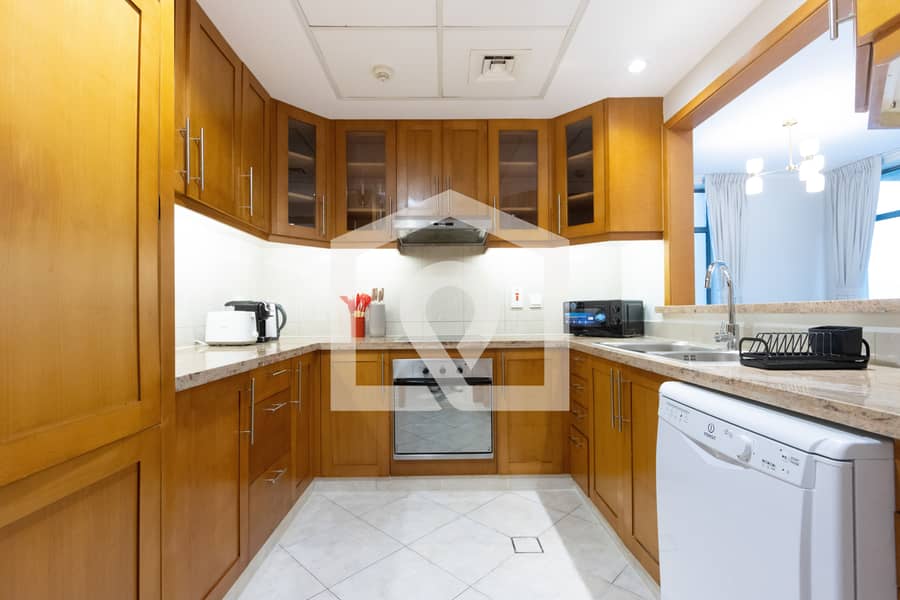 Bright Furnished Apartment with City Views – The Links East Tower