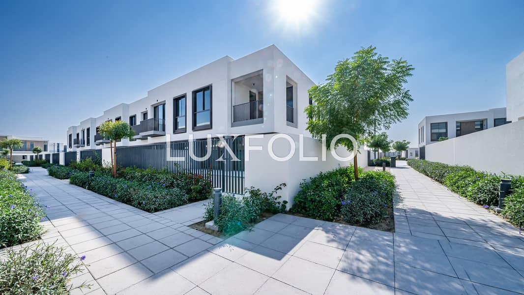 Huge Plot | Ready to Move | Corner Unit